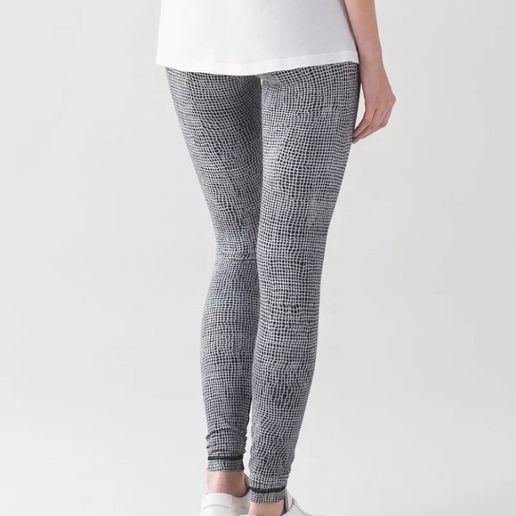 Lululemon Wunder Under Pant III Fall Net White Black size 6 Excellent W5AFDS - Picture 2 of 6